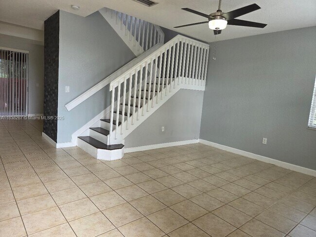Building Photo - 928 SW 153rd Ct