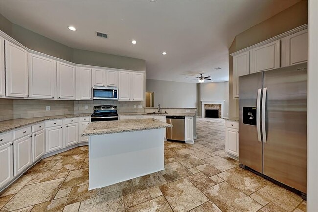 Building Photo - 15610 Forest Run Dr