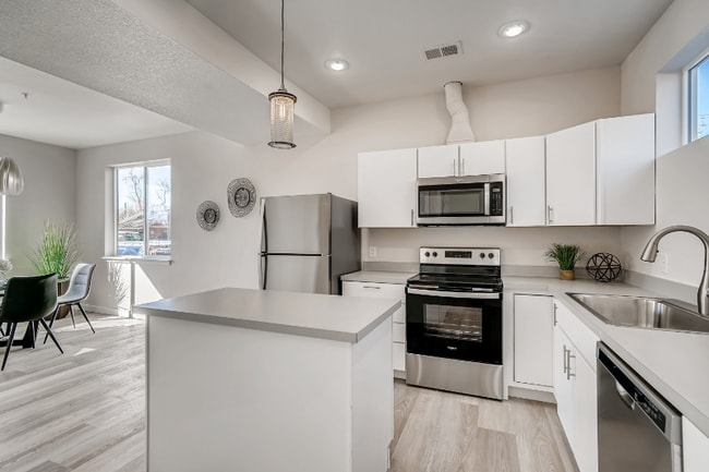 Building Photo - 708 Martin St