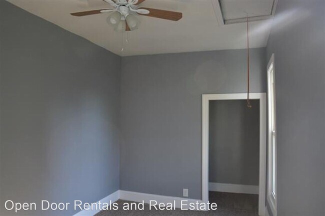 Building Photo - 2 br, 1 bath House - 136 W Cherry St