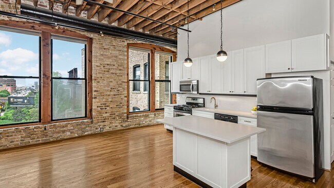 Building Photo - 525 N Halsted St