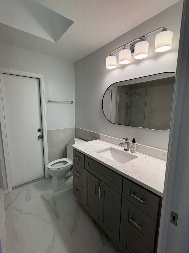 Building Photo - 8434 Cypress Lake Cir