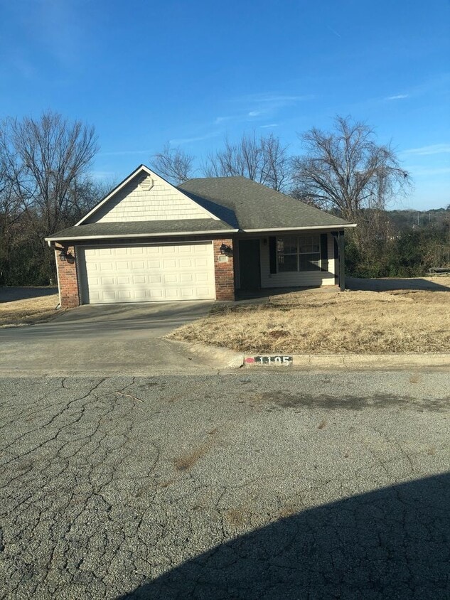 Primary Photo - NICE 3 BEDROOM , TWO BATH HOUSE