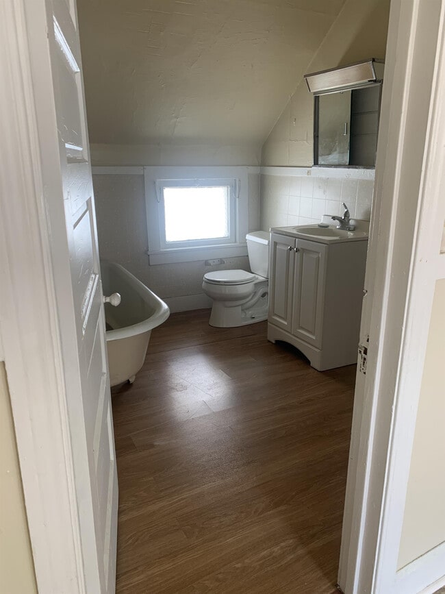 Building Photo - 2818 E 119th St