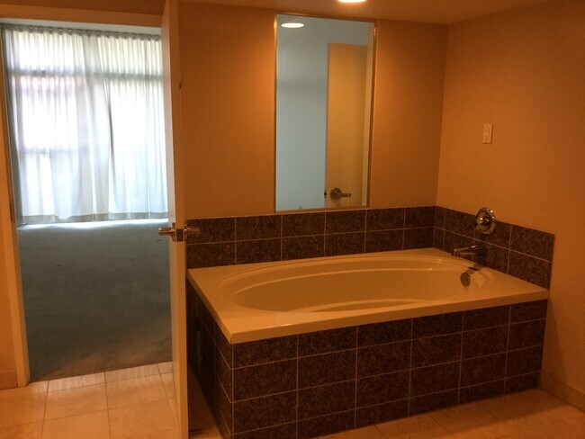 Foto del edificio - 13700 Marina Pointe Dr