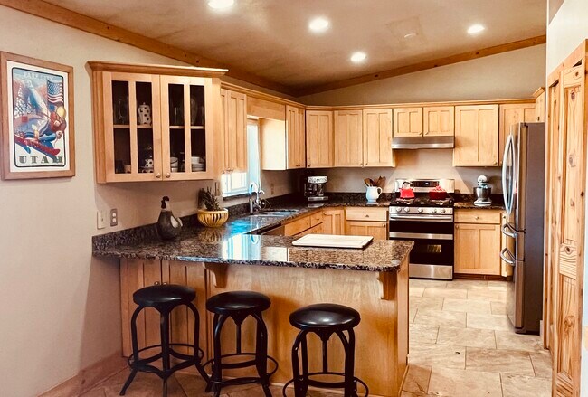 Building Photo - 6521 Snowview Dr