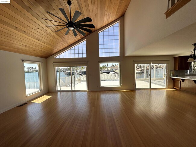 Foto del edificio - 5752 Drakes Dr