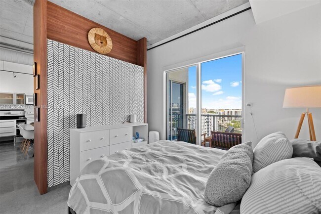 Foto del edificio - 10 SW South River Dr