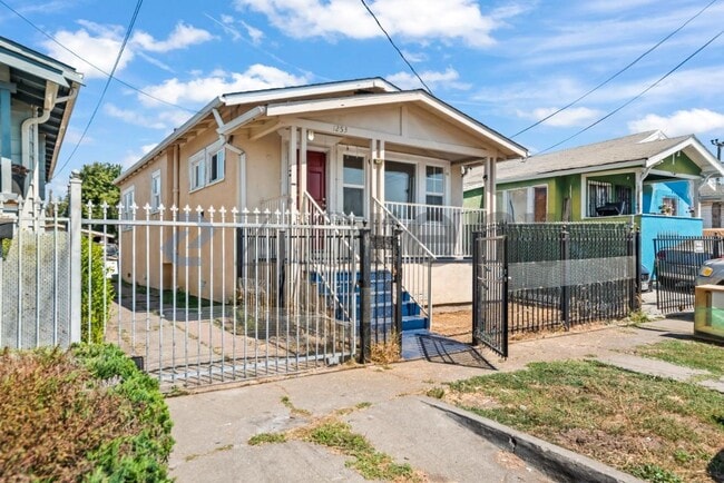 Building Photo - Unit