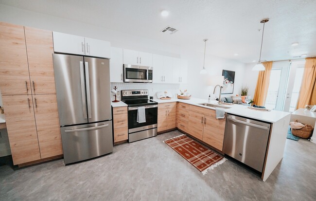 Kitchen - Regius Square Apartments