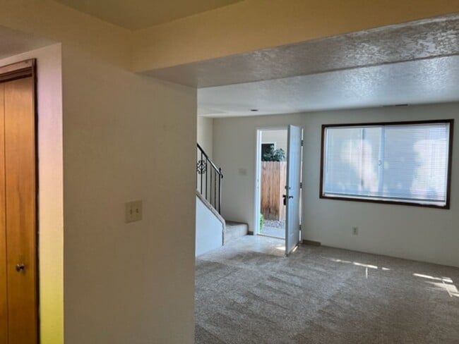 Building Photo - 2 BEDROOM TOWNHOME IN PHOENIX
