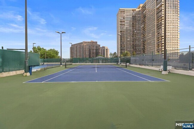 Foto del edificio - 300 Winston Dr