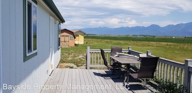 Foto del edificio - Manufactured home offers privacy and comfort sitting on a 1 acre property with mountain views in ...