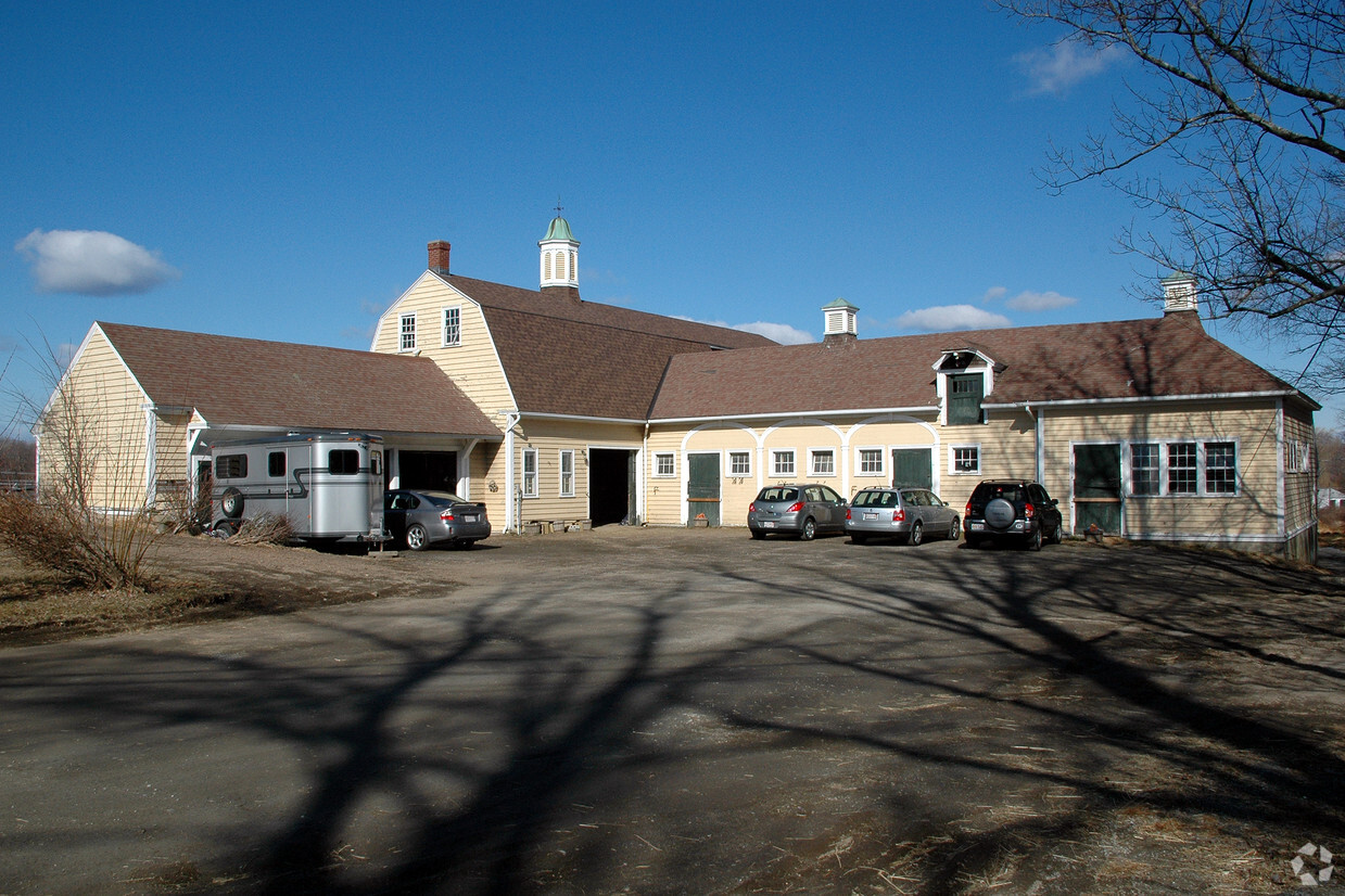 Building Photo - 122 Old Ayer Rd