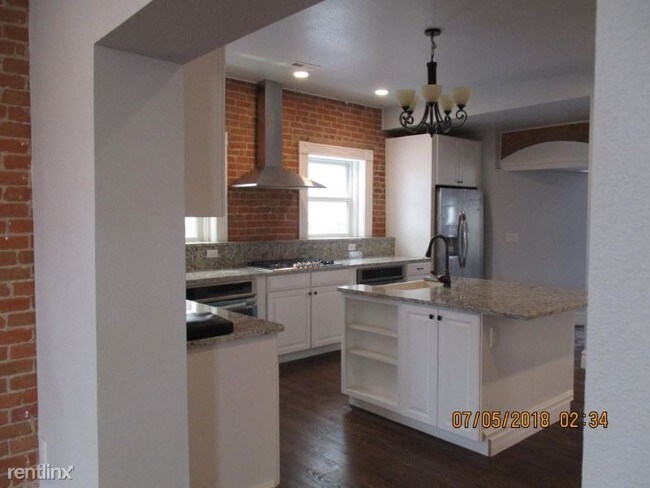 Building Photo - 6 br, 4 bath House - 615 W. 11TH ST.