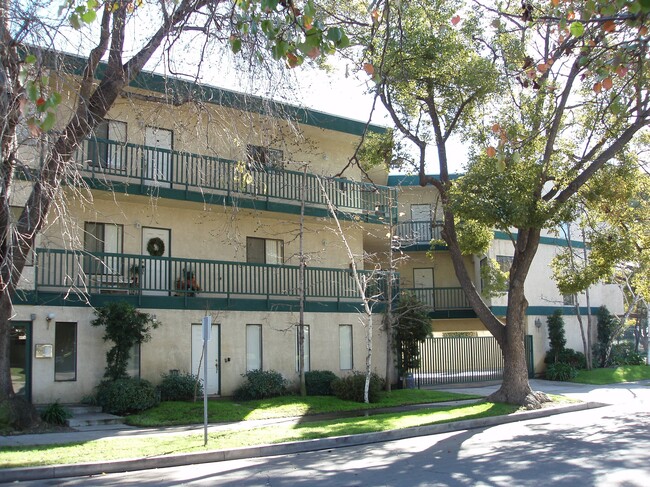 Building Photo - 1441 N Edison Blvd