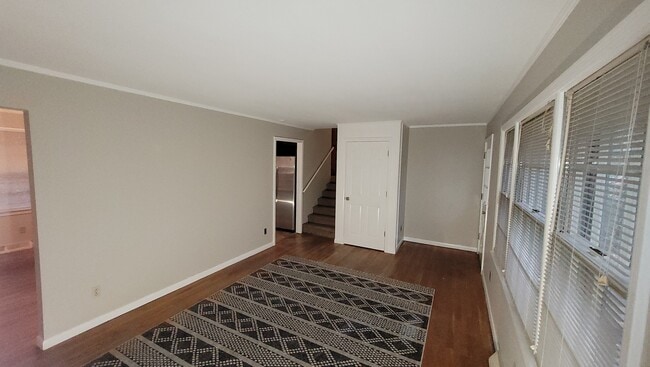 Den - 129 Reservoir Ridge Dr