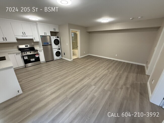 Photo du bâtiment - Like-New Basement in Langley