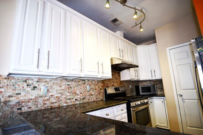 Building Photo - 9 Dempsey Ct