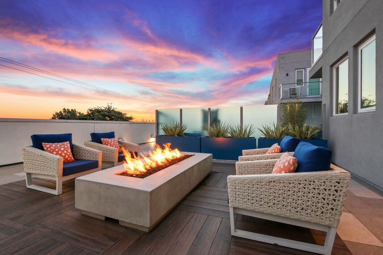 &Pico Apartments in Los Angeles, CA