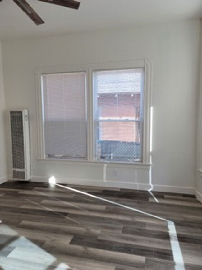 Foto del edificio - 2602-2604 Newton Ave