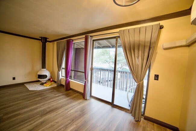 Foto del edificio - Quiet Top Floor 1 Bedroom Condo in Gated Tukwila Community