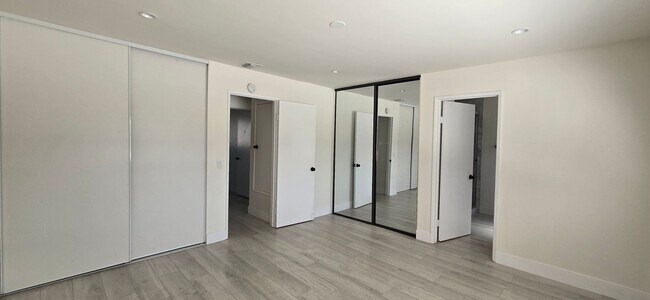 Foto del edificio - Beautifully Maintained & Convenient Townhome