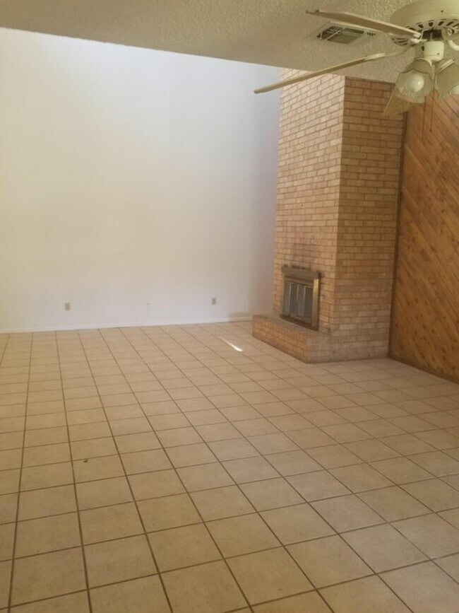 Building Photo - 2207 33rd St