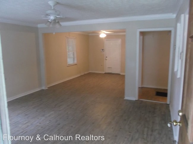 Building Photo - 3820 Fairview Dr