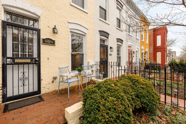 Foto del edificio - 909 8th St NE