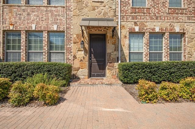 Building Photo - 5727 Knox Dr
