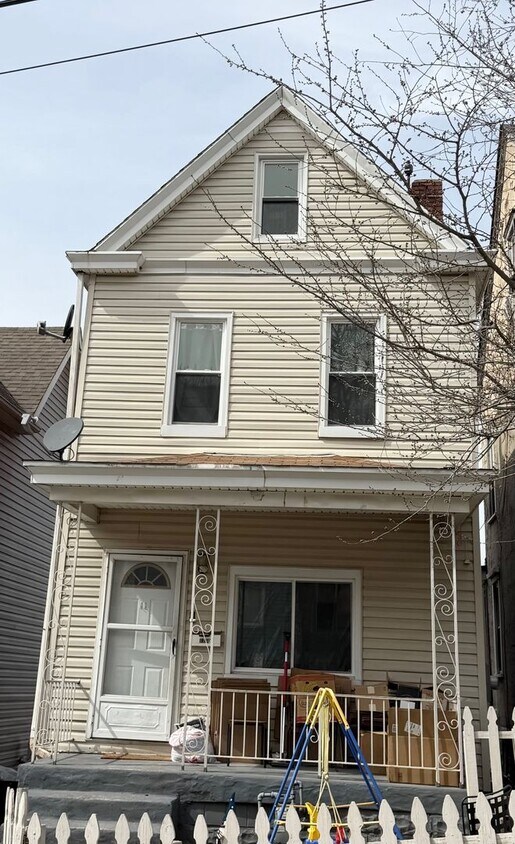 Primary Photo - Newly Renovated 2 or 3 Bedroom, 1 Bathroom...