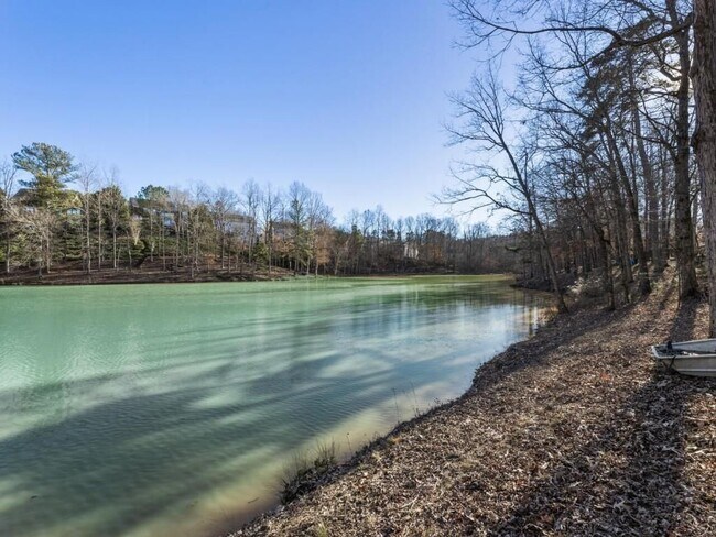 Foto del edificio - 1305 Mountclaire Dr