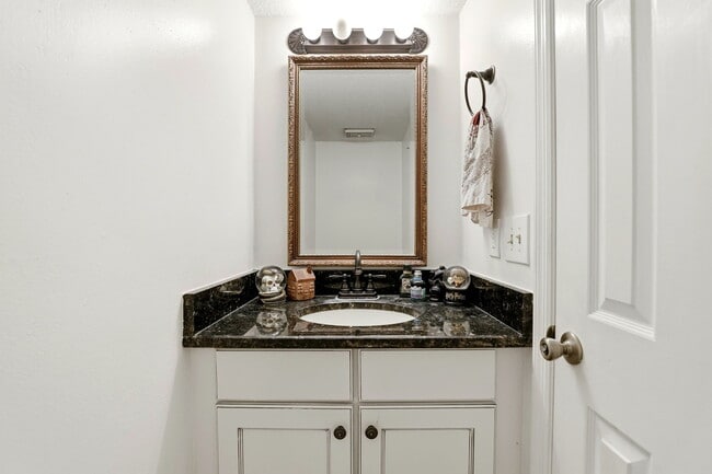 Building Photo - 2801 Donaldson Dr