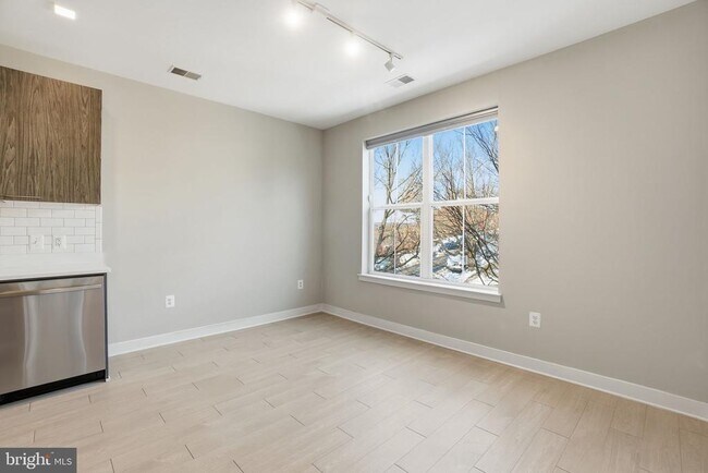 Building Photo - 989 S Buchanan St