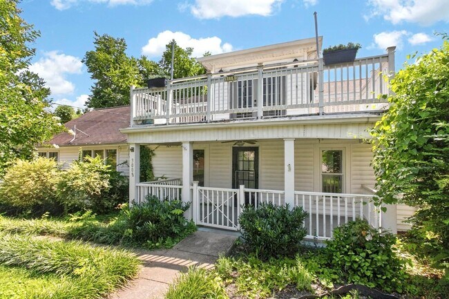 Foto del edificio - 3008 Lakeshore Dr