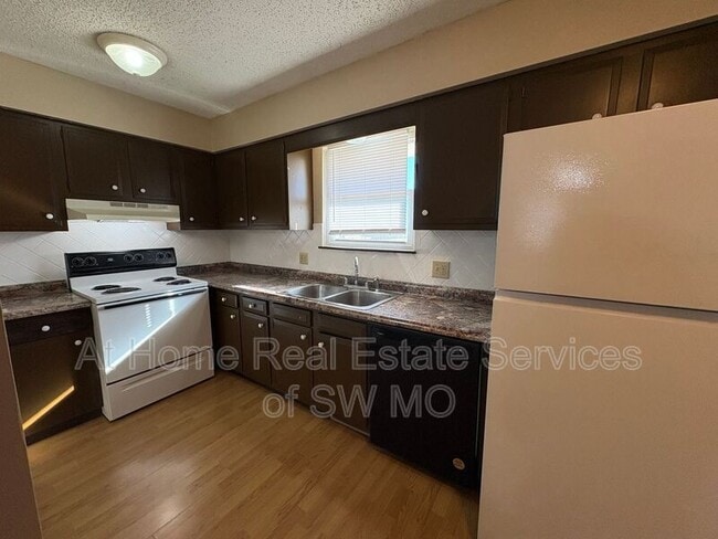 Foto del edificio - 1830 Tower Cir