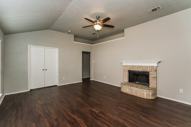 Foto del edificio - 1121 Sandalwood Dr