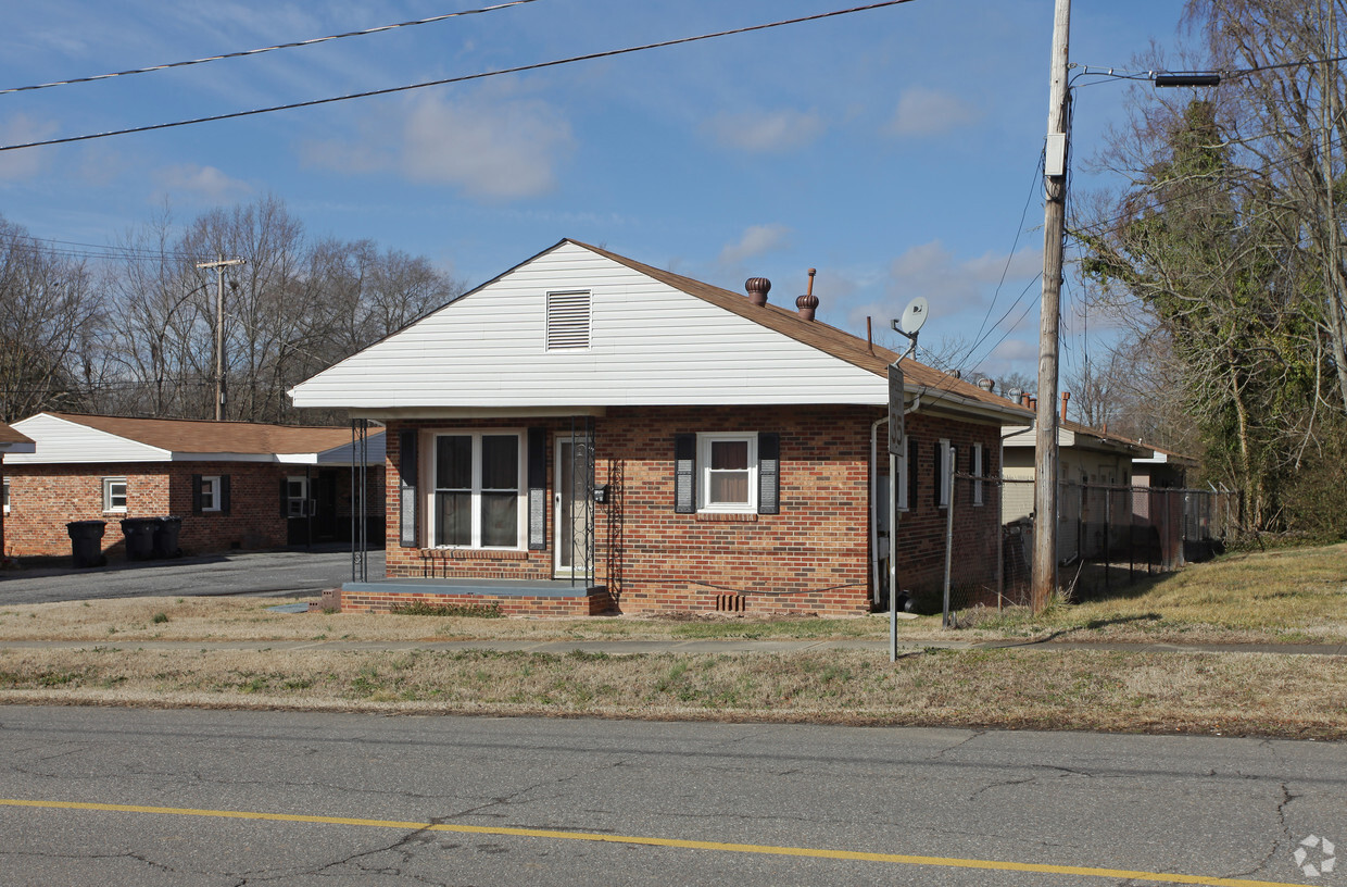 Building Photo - 306 E Main St