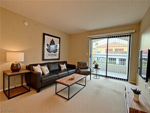 Building Photo - 950 Seven Hills Dr