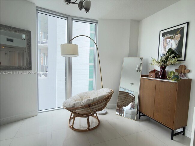 Foto del edificio - 185 SW 7th St