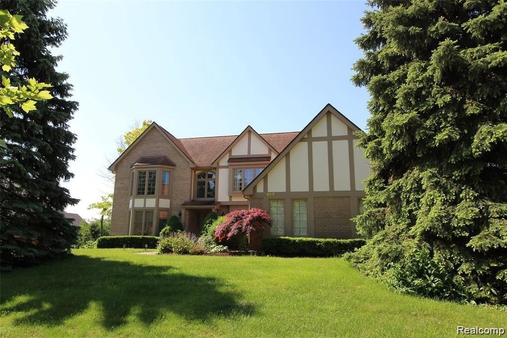 Primary Photo - 1737 Hallmark Dr