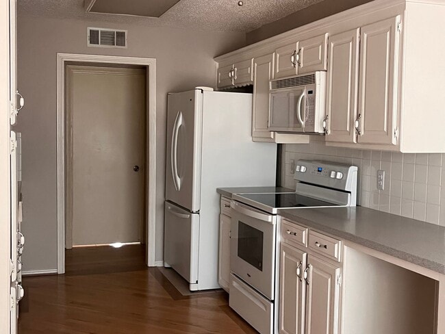 Foto del edificio - 4 Bedroom 2 Bath 2 Car Garage in Arlington - Excellent Location