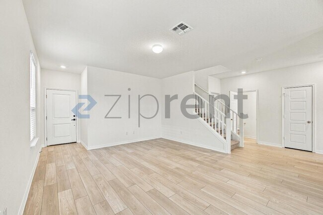 Building Photo - Unit 1