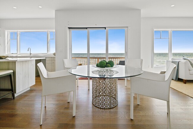 Foto del edificio - 2101 Fairfield Beach Rd