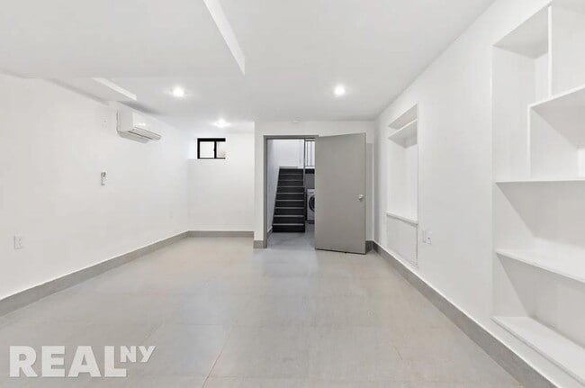 Building Photo - 443 Jefferson Ave