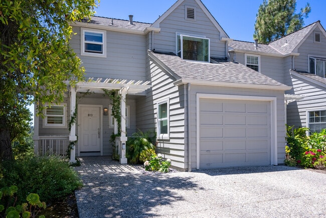 Building Photo - 813 Isbel Ct