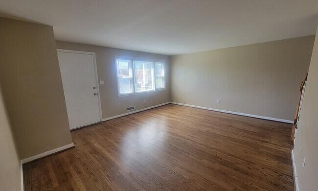 Living Room View 2 - 1140 Linden Ave