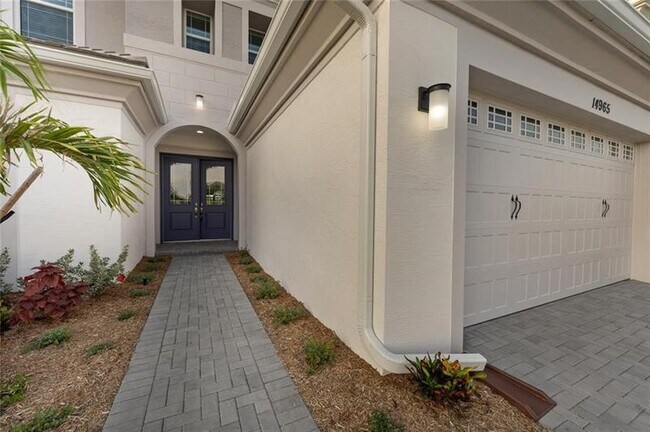 Foto del edificio - 14965 RedCove Pl