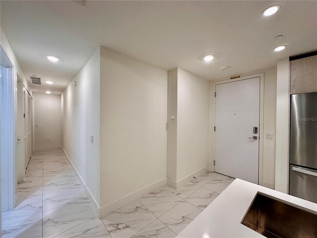 Building Photo - 2000 Metropica Wy